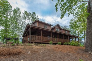 29-29_DancingBearLodge - Upscale Log Cabin, Magnificent Mountain Views, Lots of Deck for Rocking, Arcades (Gatlinburg)