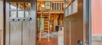 Wizard's LOTR Cabin: New Treehouse Addition! Pet-friendly. 