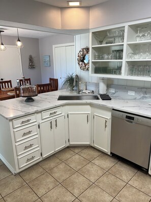 Fridge, microwave, oven, stovetop - Hideaway @ Knob Hill (Little Elm)