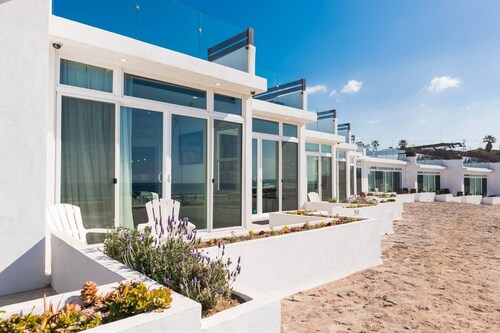 Oceanfront Villa Paz