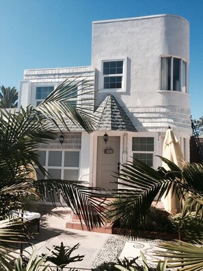 Exterior detail - Lovely Beach Cottage w/AC, Parking & large patio! (San Diego)