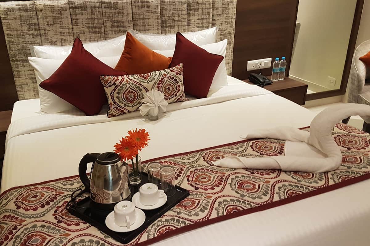 Kamar Twin Deluks | Minibar, brankas, meja kerja, dan ruang kerja ramah laptop