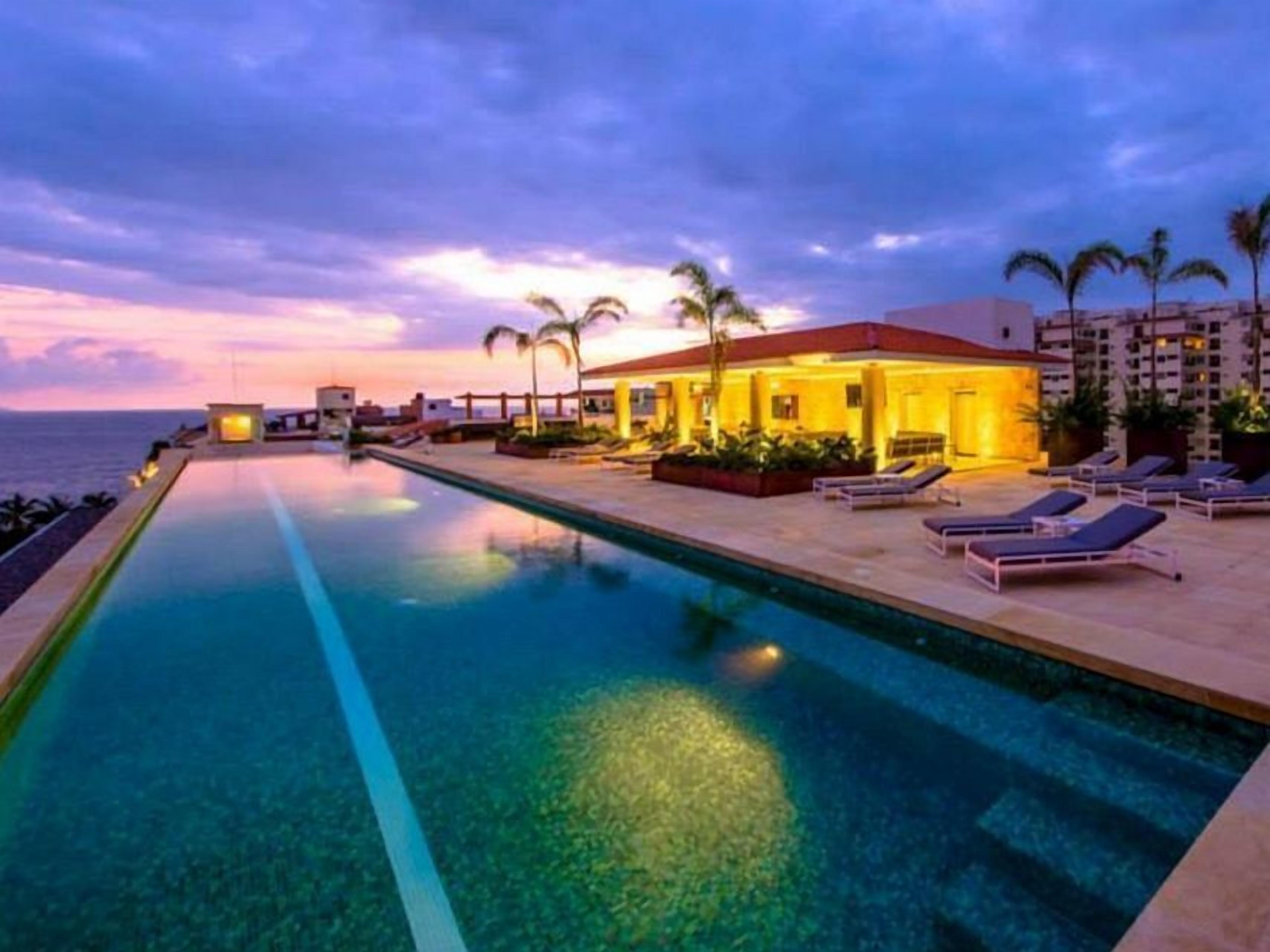 Outdoor pool, a heated pool