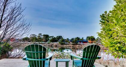 Spacious house with private hot tub on the river, dog friendly