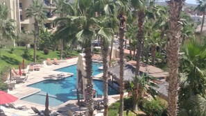 Alberca infinita y alberca climatizada