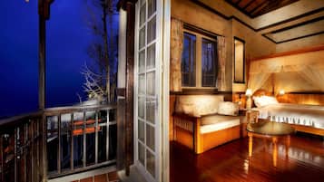 Honeymoon Quadruple Room, 1 Bedroom | Premium bedding, individually decorated, individually furnished, desk