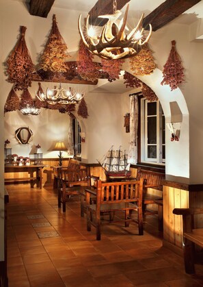 Honeymoon Quadruple Room, 1 Bedroom | Premium bedding, individually decorated, individually furnished, desk - Oncoming Luck Villa (Ren'ai)