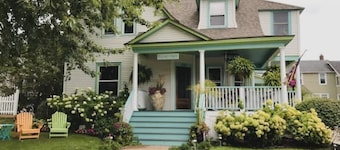 5 Blocks From The Waterfront! Walk To Everything! Very Desirable Location!