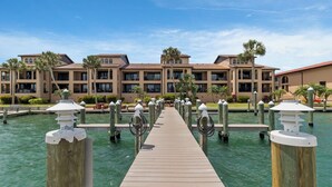 A heated pool - Bay Watch - Waterfront - Walk to beach and restaurants - Dock your boat (Englewood)
