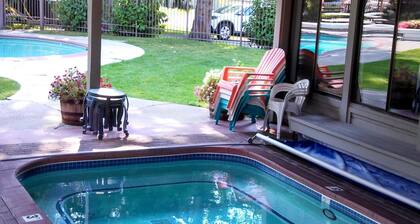 Perfect Year Round Rental Within 5 Minute Walk To River Run Gondola.