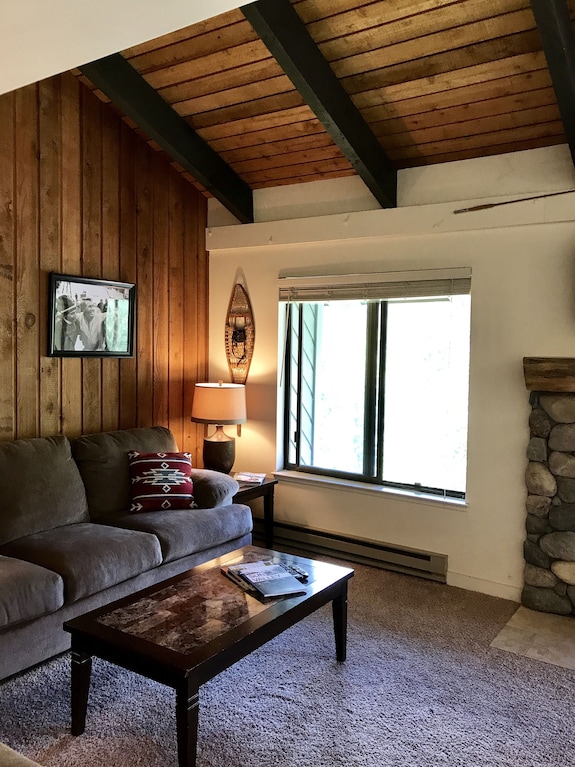 Perfect Year Round Rental Within 5 Minute Walk To River Run Gondola. - Ketchum, ID