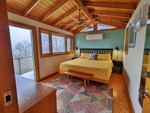 2 soverom, skrivebord, strykejern/-brett og wi-fi (inkludert)