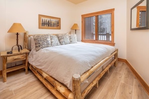 2 bedrooms, iron/ironing board, travel cot, WiFi