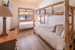 2 bedrooms, iron/ironing board, travel cot, WiFi