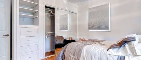 Bureau, fer et planche à repasser, Wi-Fi gratuit, draps fournis