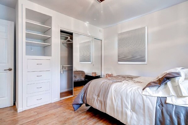 Schreibtisch, Bügeleisen/Bügelbrett, kostenloses WLAN, Bettwäsche