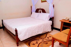 Premium bedding, in-room safe, desk, blackout curtains - Kijungu Hill Hotel (Hoima)