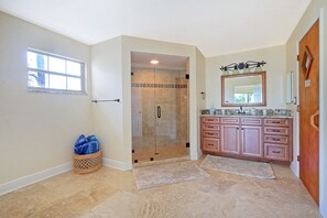 Bathtub, jetted tub, hair dryer, towels
