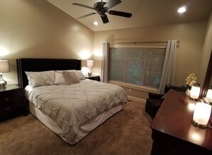 3 slaapkamers, een strijkplank/strijkijzer, reisbedje, gratis wifi