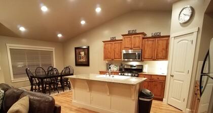 Paramount ~ One Story 3bdrm/2bath home. Pools, close to Parks, Golf, shopping..