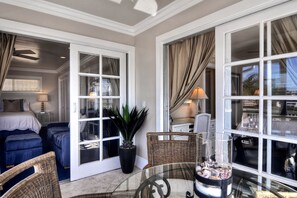 Dining - Four condos in the same building, just one block from beach & pier (San Clemente)