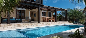 5 Min walk to Baby Beach! - Secluded Villa