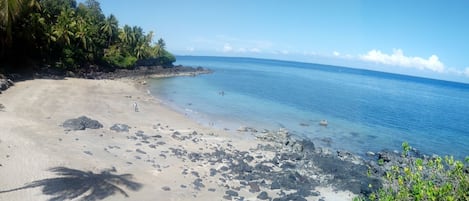 Una spiaggia nelle vicinanze