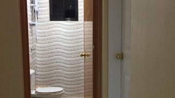 Exclusive Apartment, 2 Queen Beds, Non Smoking | Bathroom | Shower, towels