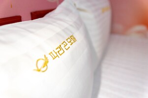 华丽客房 | 免费 WiFi、床单