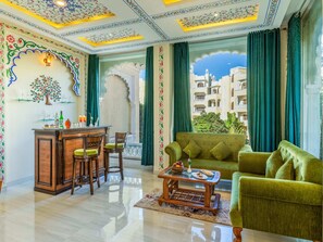 Smekmånadssvit | 1 sovrum, italienska Frette-lakan och sängtillbehör av högsta kvalitet