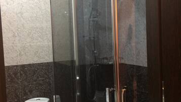 Basic Double or Twin Room, 1 Single Bed, Non Smoking | Bathroom