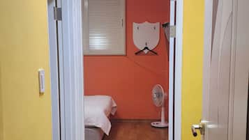 Standard Room, 1 Queen Bed | Blackout drapes, free WiFi, bed sheets