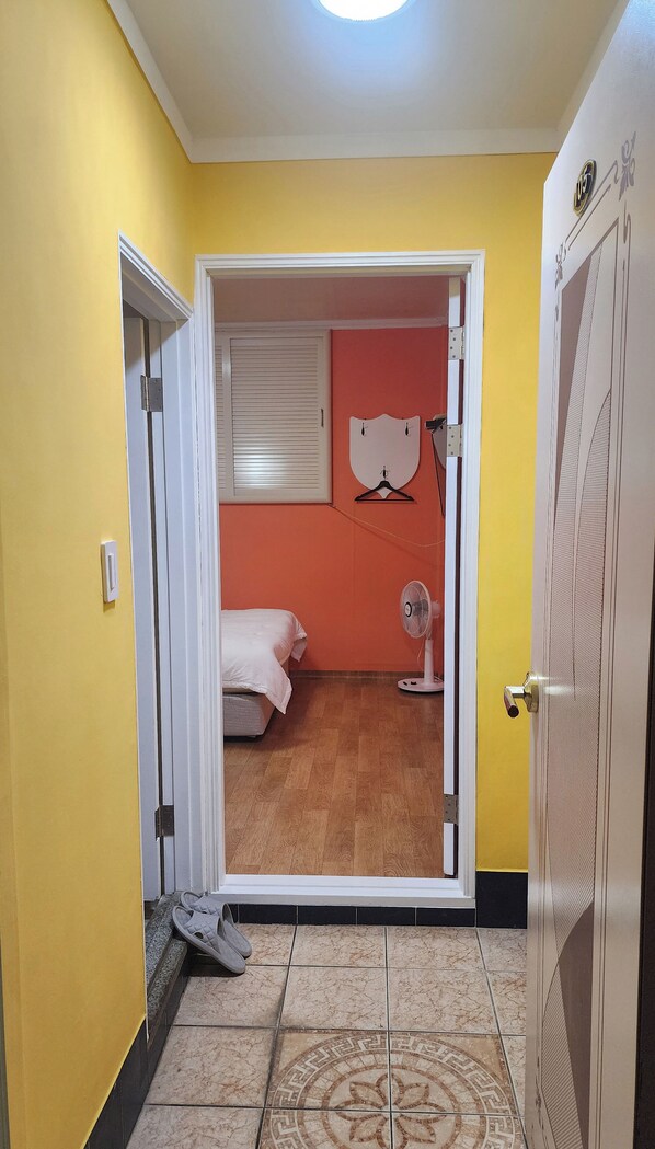 Chambre Standard, 1 grand lit | Rideaux occultants, Wi-Fi gratuit, draps fournis