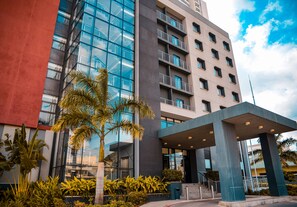 Exterior - Crowne Plaza Dar es Salaam by IHG (Dar es Salaam)
