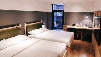 Deluxe Quadruple Room | In-room safe, desk, free WiFi, bed sheets