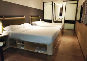Standard Quadruple Room, No Windows | In-room safe, desk, free WiFi, bed sheets
