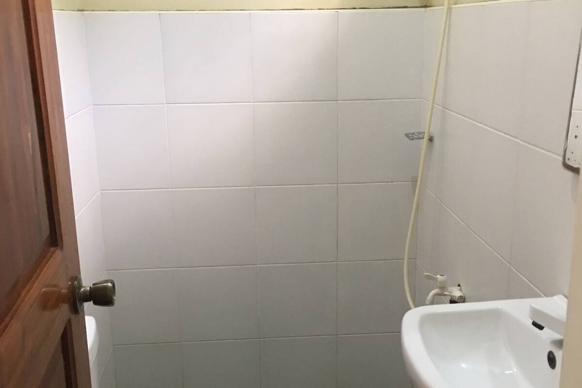 Standard AC Room ( No Hot Shower) | Phòng tắm | Buồng tắm vòi sen, khăn tắm 
