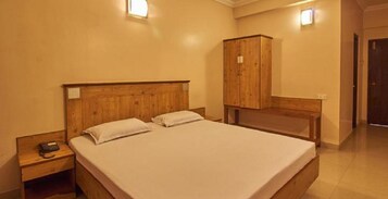 Escritorio, sistema de insonorización, wifi gratis y ropa de cama 