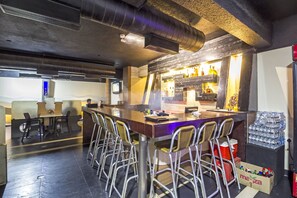 Bar (en el alojamiento)