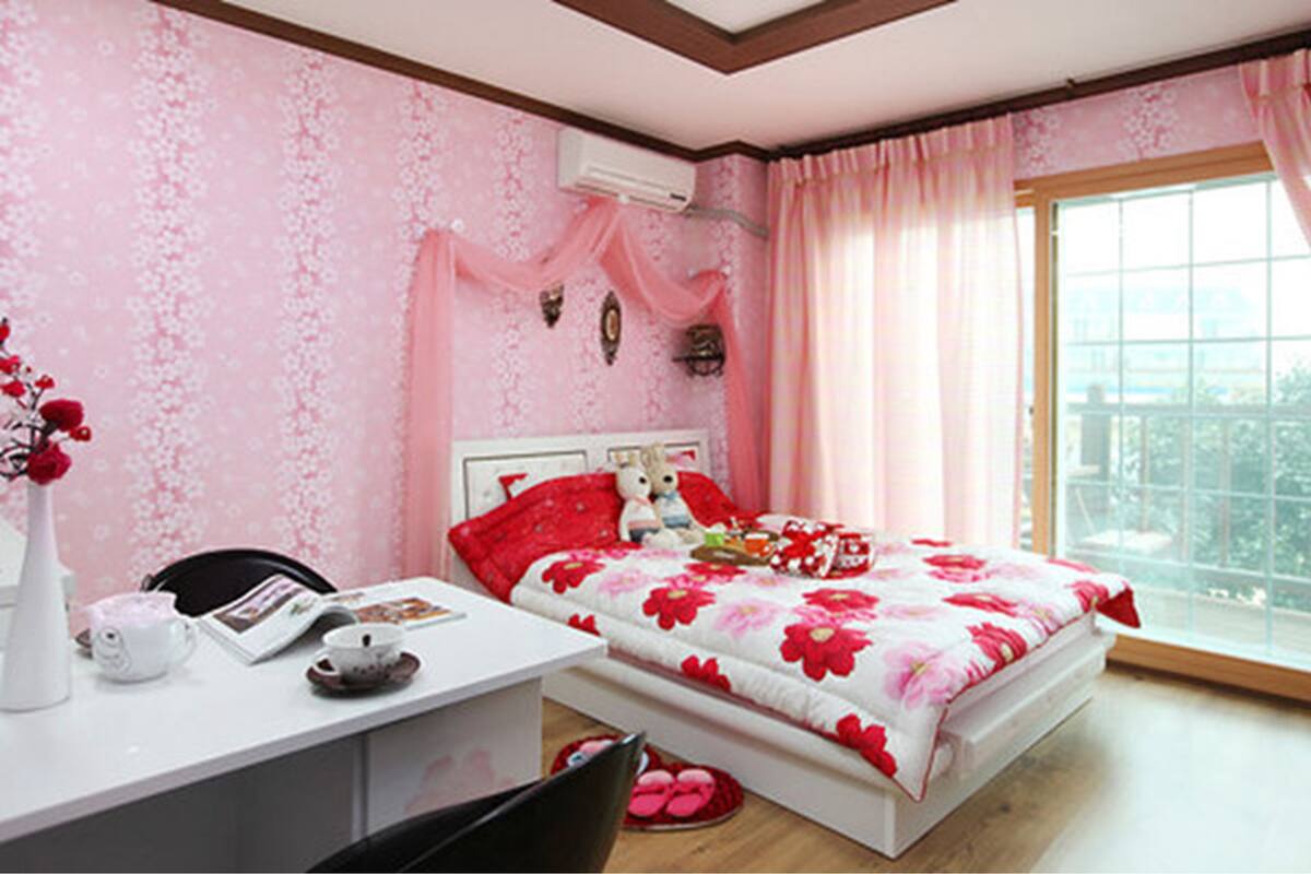 Standard Room | Blackout drapes, WiFi (free)