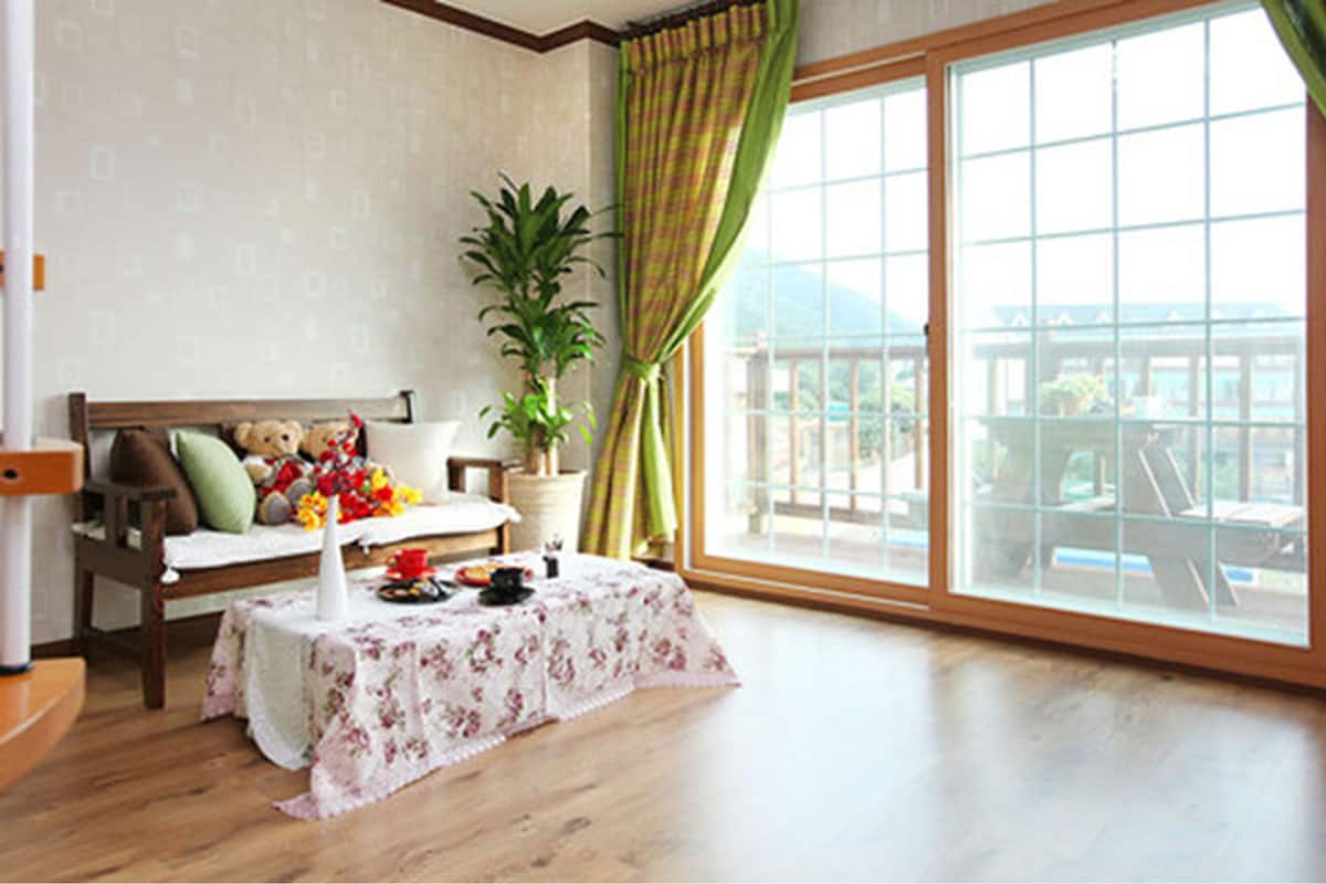 Duplex | Living area | Flat-screen TV, heated floors