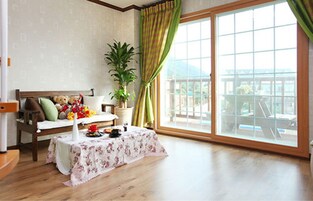 Duplex | Living area | Flat-screen TV, heated floors