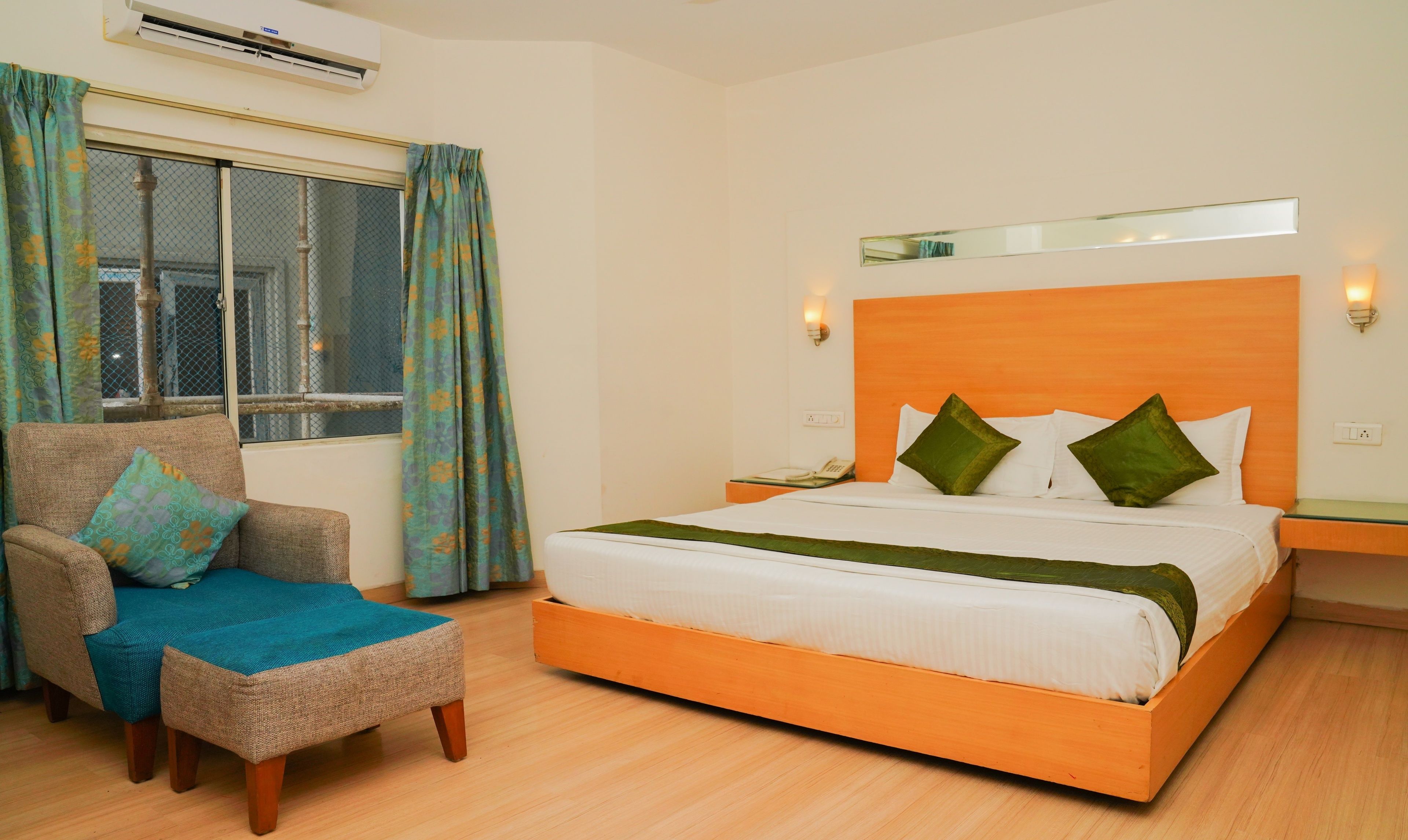 Standard Room, Multiple Beds, Non Smoking | Iron/ironing board, rollaway beds, free WiFi, bed sheets