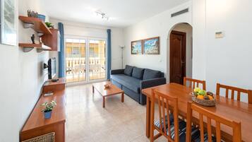 Apartment, 2 Bedrooms, Pool View | Living area