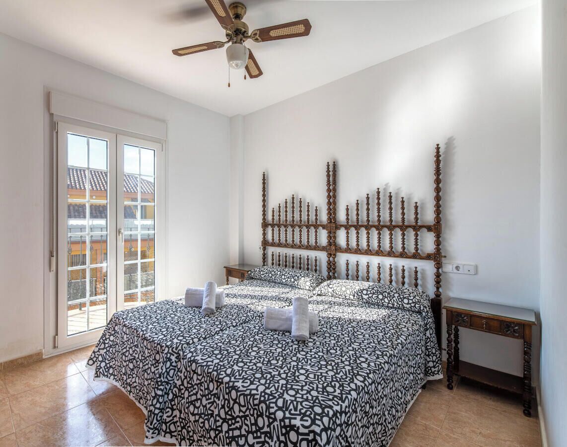 2 bedrooms, iron/ironing board (on request), cribs (surcharge)