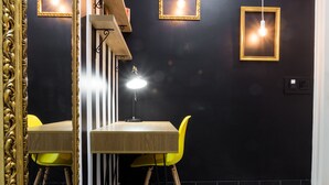 Deluxe Apartment | Living area