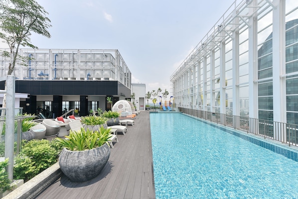 Outdoor pool - Suasana Suites by Subhome (Johor Bahru)