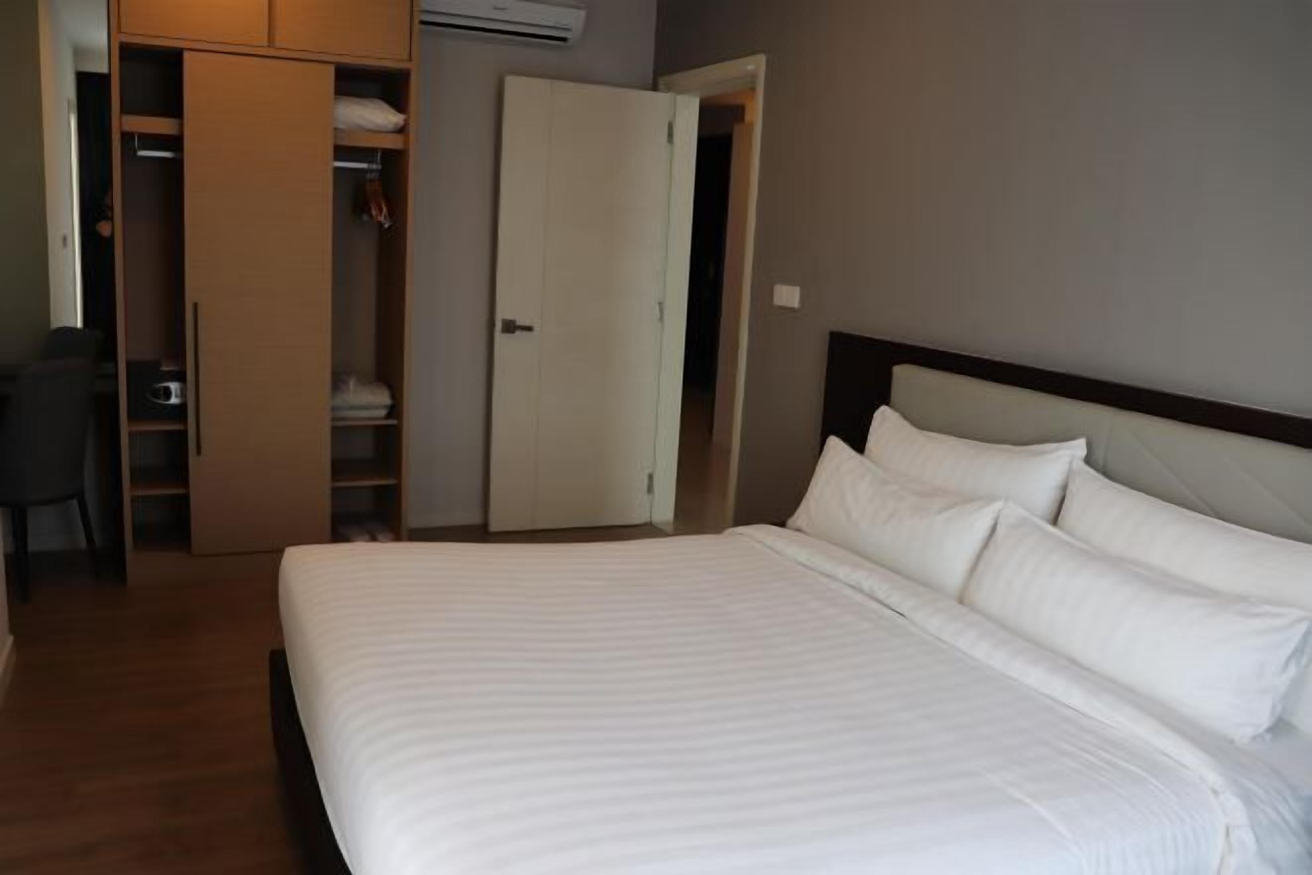 Iron/ironing board, free WiFi, wheelchair access