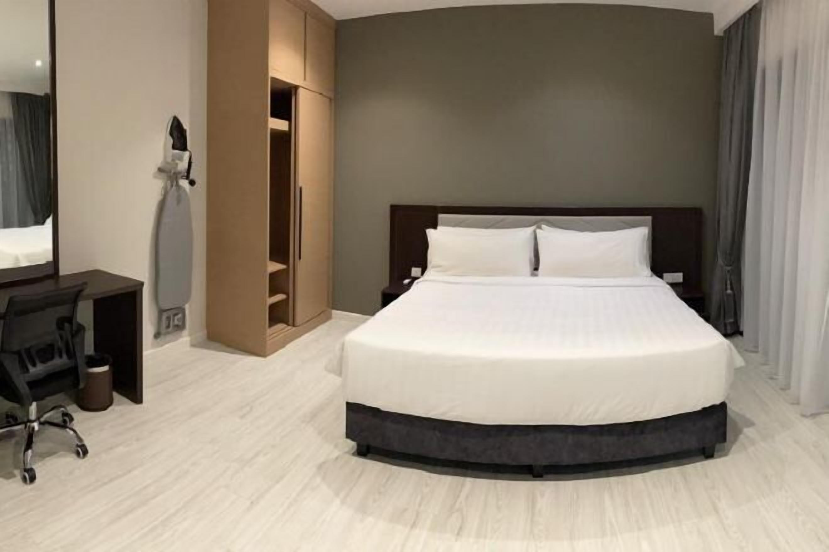 Iron/ironing board, free WiFi, wheelchair access