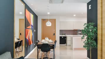 Suite, 3 Bedrooms | Ruang tamu | TV LCD